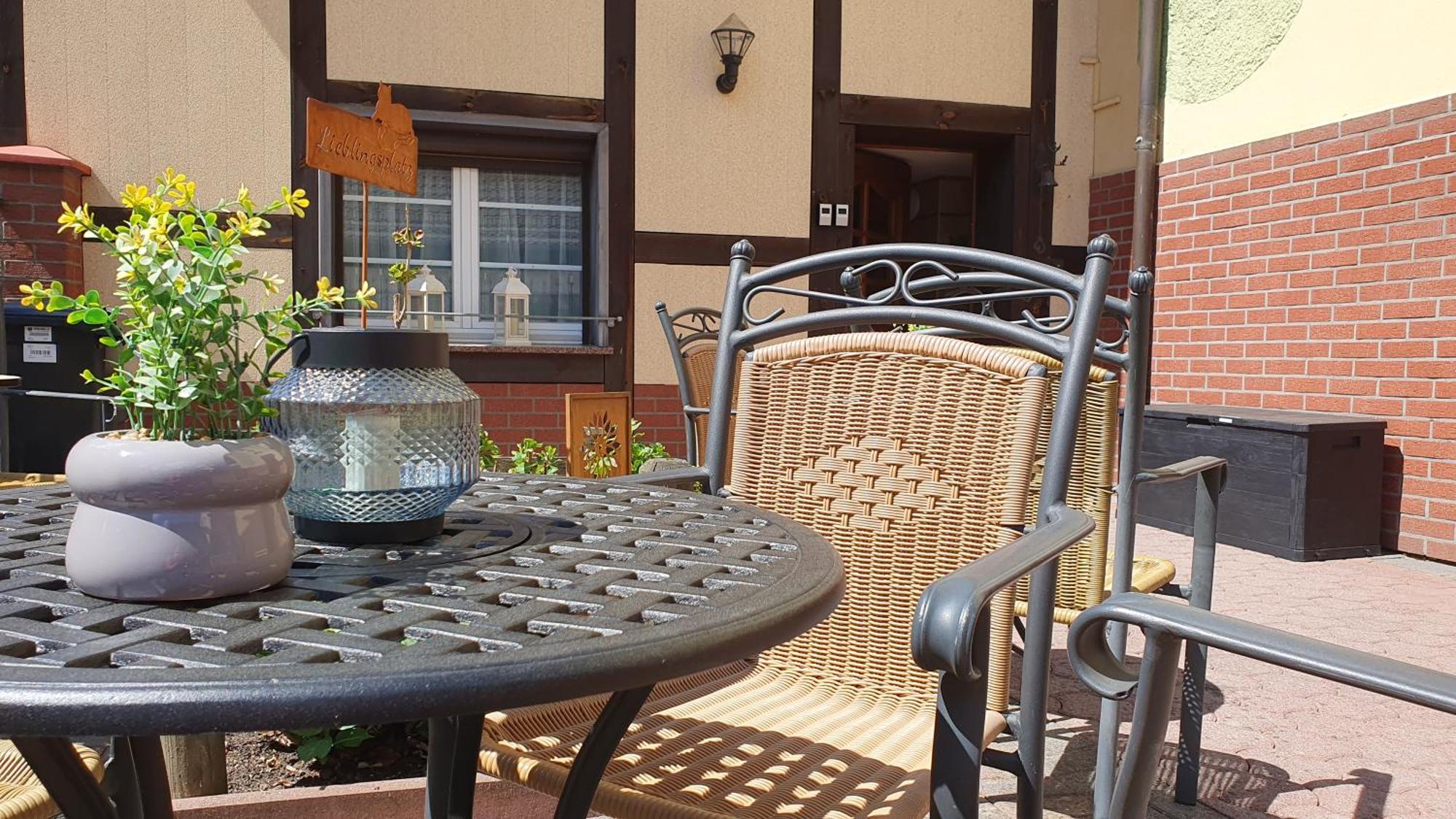Apartment Gruener Fuerst Mit Sitzecke Im Innenhof & Naehe Park & Erdgeschoss باد موسْكاو المظهر الخارجي الصورة