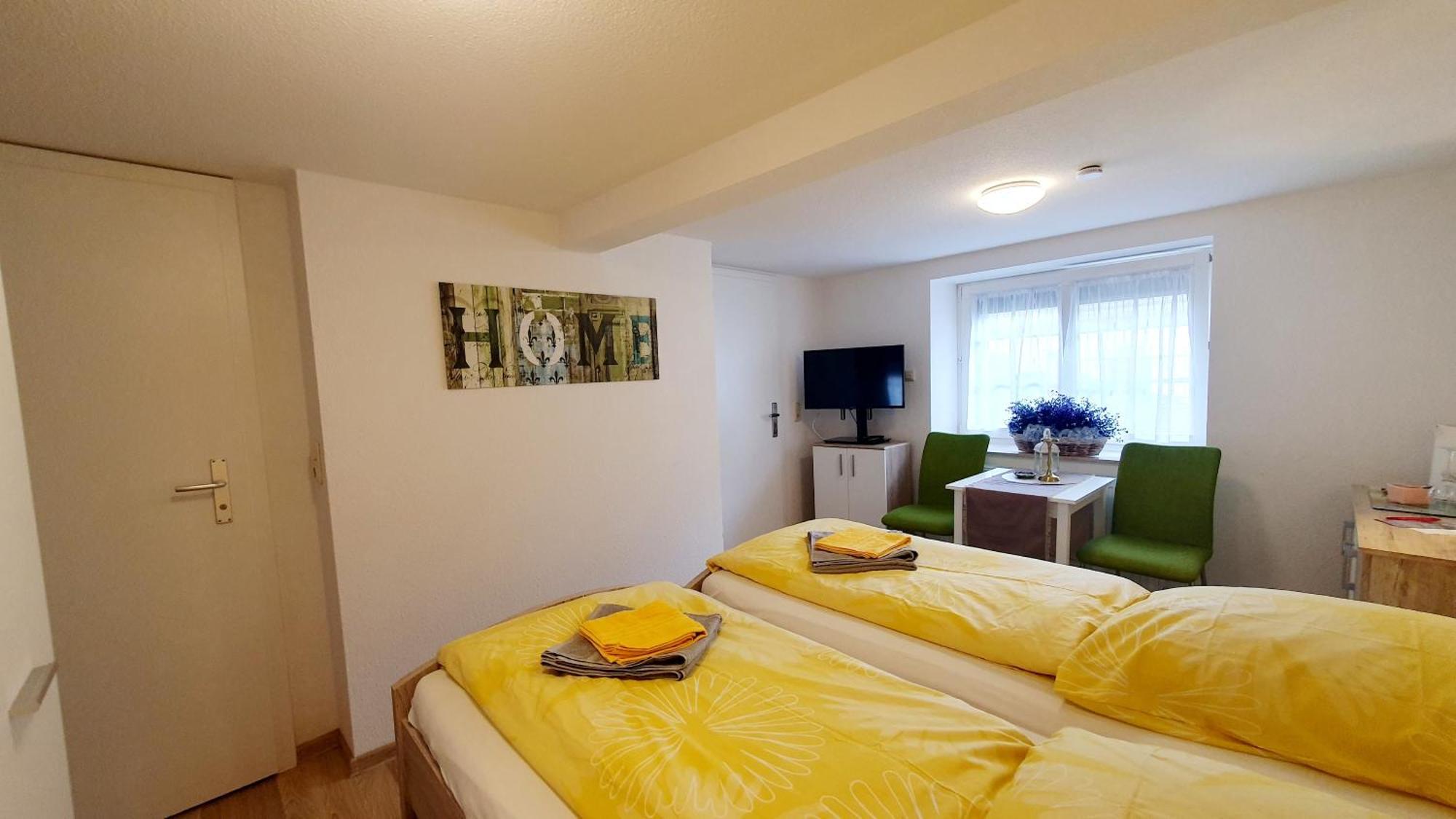 Apartment Gruener Fuerst Mit Sitzecke Im Innenhof & Naehe Park & Erdgeschoss باد موسْكاو الغرفة الصورة