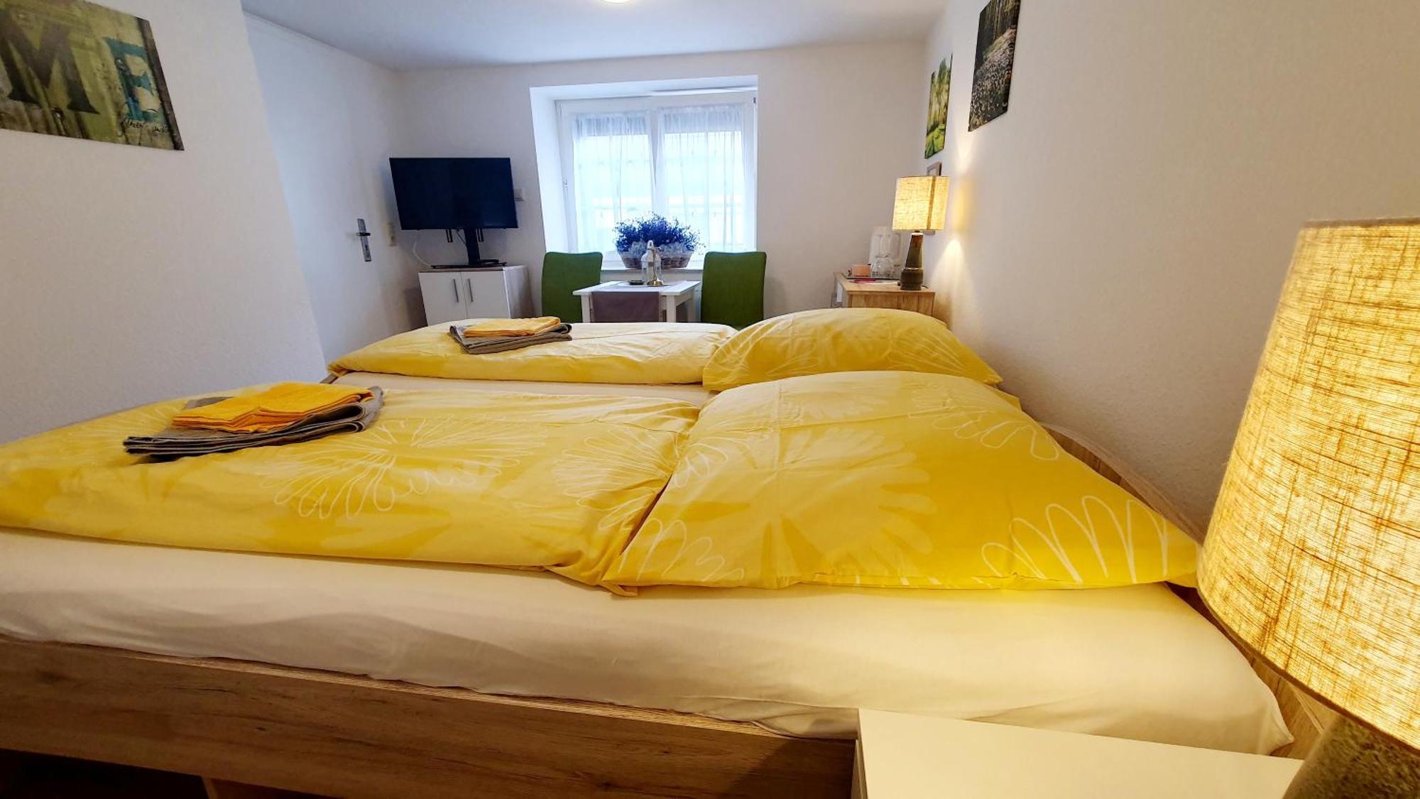 Apartment Gruener Fuerst Mit Sitzecke Im Innenhof & Naehe Park & Erdgeschoss باد موسْكاو الغرفة الصورة